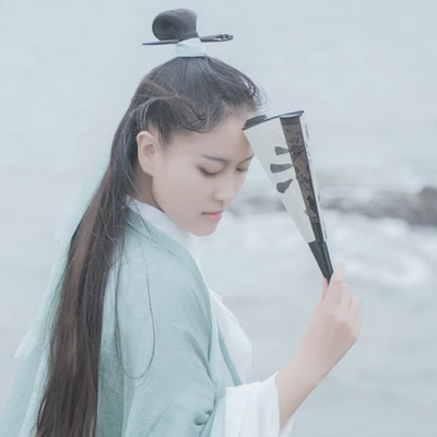 素衣俠客女生頭像，唯美古風(fēng)真人頭像