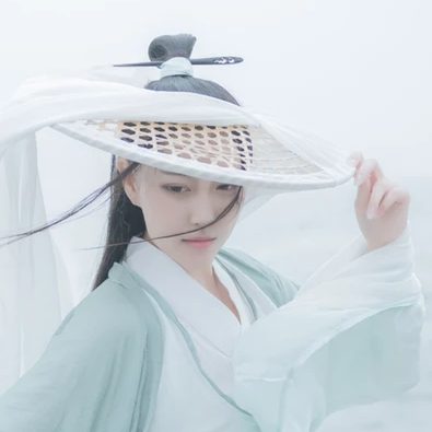 素衣俠客女生頭像，唯美古風(fēng)真人頭像