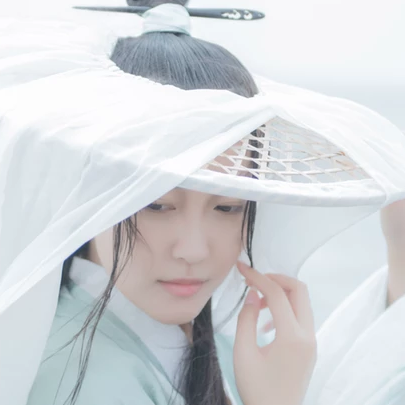 素衣俠客女生頭像，唯美古風(fēng)真人頭像