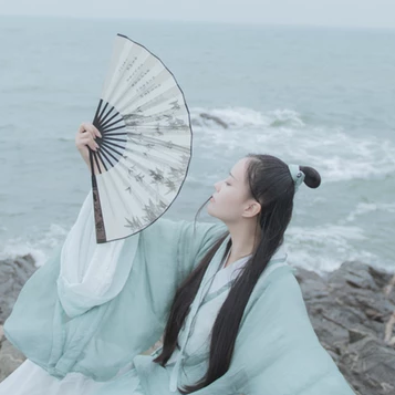 素衣俠客女生頭像，唯美古風(fēng)真人頭像