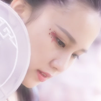 紫色文藝女生頭像，唯美古風真人頭像