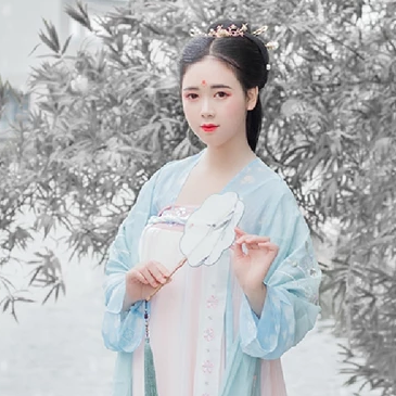 雪景帶團(tuán)扇女生頭像，唯美古風(fēng)真人頭像