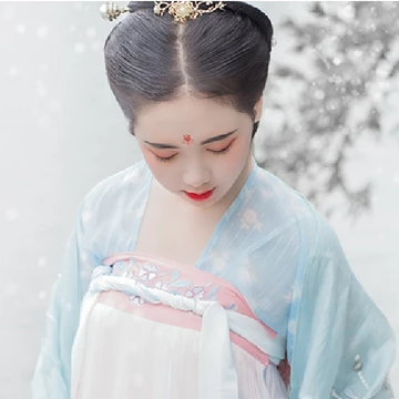 雪景帶團(tuán)扇女生頭像，唯美古風(fēng)真人頭像