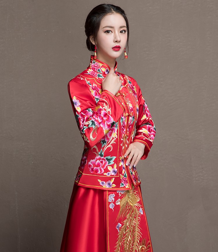 牡丹花新娘結(jié)婚禮服，金風(fēng)裙擺中式禮服
