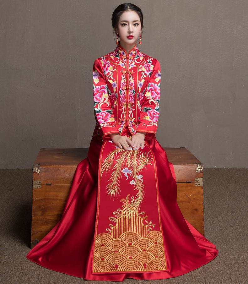 牡丹花新娘結(jié)婚禮服，金風(fēng)裙擺中式禮服