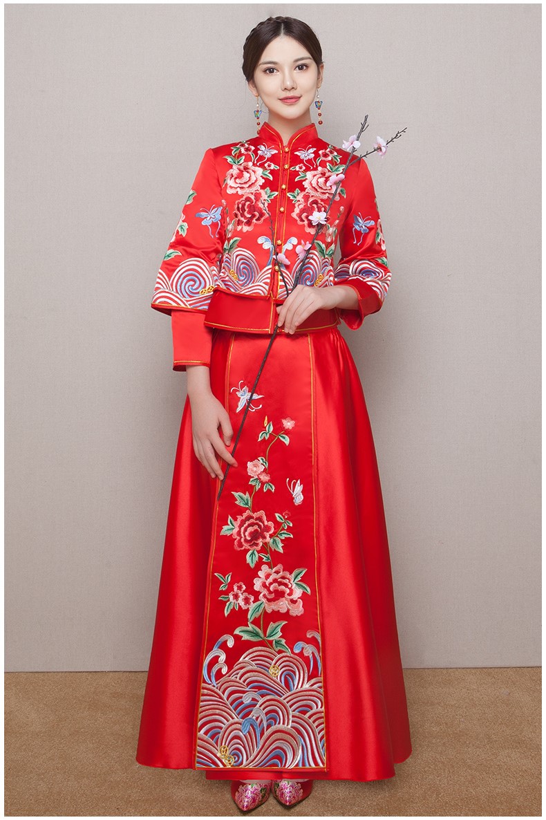 牡丹花刺繡新娘結(jié)婚禮服，波浪紋邊中式禮服