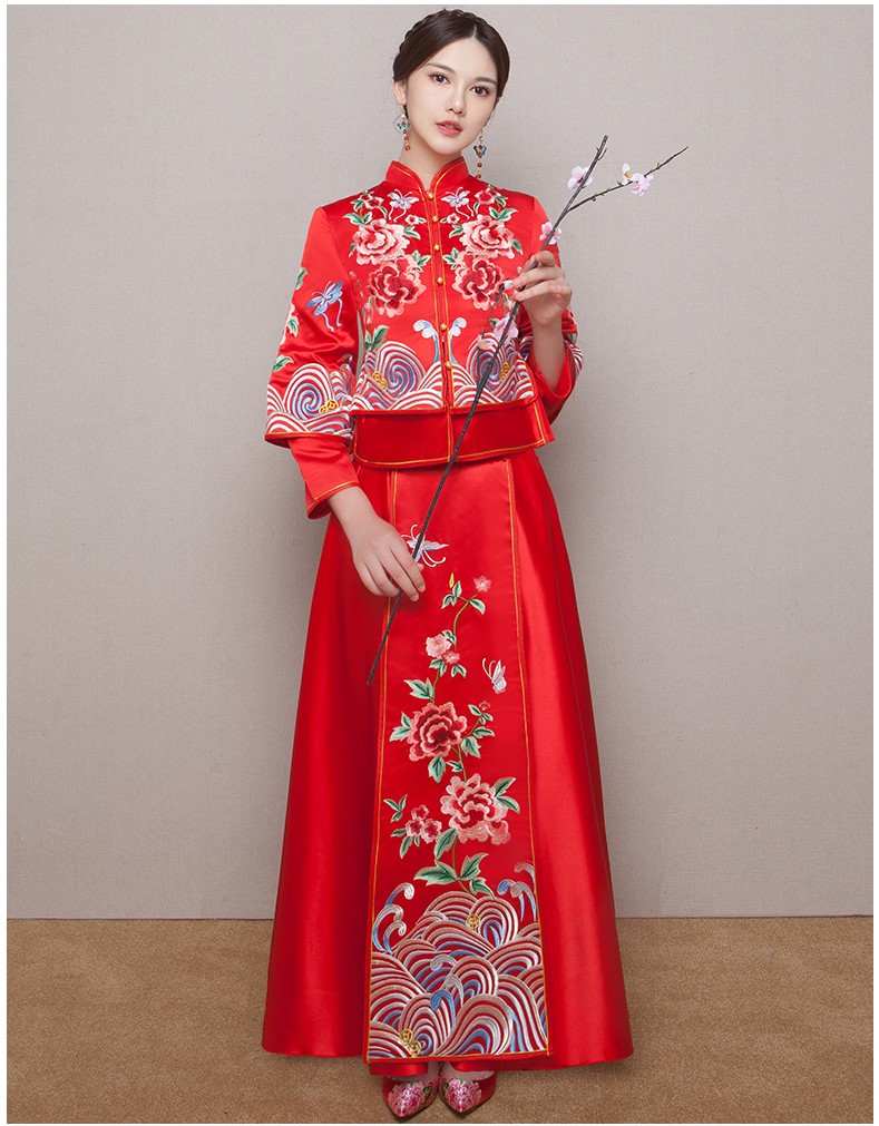 牡丹花刺繡新娘結(jié)婚禮服，波浪紋邊中式禮服