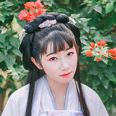 花庭樹下女生頭像，唯美古風(fēng)真人頭像