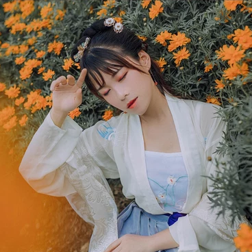 秋菊花香女生頭像，唯美古風(fēng)真人頭像
