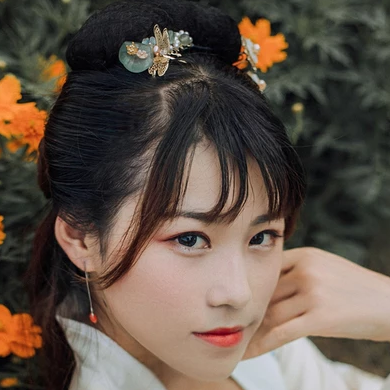 秋菊花香女生頭像，唯美古風(fēng)真人頭像