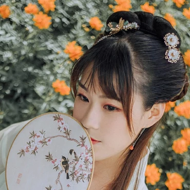 秋菊花香女生頭像，唯美古風(fēng)真人頭像