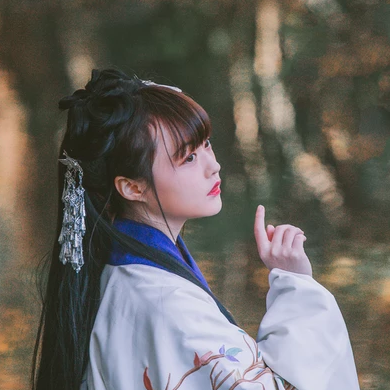 文藝彈琵琶女生頭像，唯美古風(fēng)真人頭像