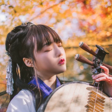 文藝彈琵琶女生頭像，唯美古風(fēng)真人頭像