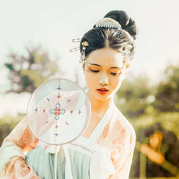 淡雅文藝帶團(tuán)扇女生頭像，唯美古風(fēng)真人頭像