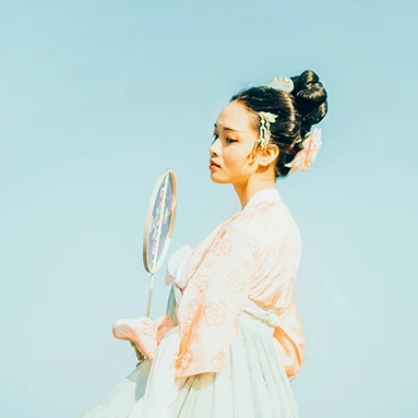 淡雅文藝帶團(tuán)扇女生頭像，唯美古風(fēng)真人頭像