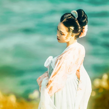 淡雅文藝帶團(tuán)扇女生頭像，唯美古風(fēng)真人頭像