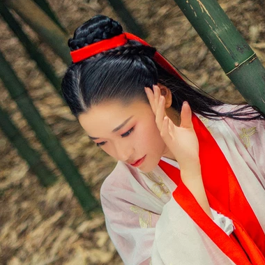 紅衣帶面具扇女生頭像，唯美古風(fēng)真人頭像