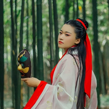 紅衣帶面具扇女生頭像，唯美古風(fēng)真人頭像