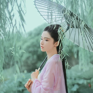 柳下紫衣帶傘頭像，唯美古風真人頭像