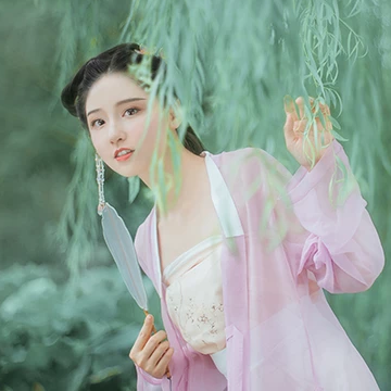 柳下紫衣帶傘頭像，唯美古風真人頭像