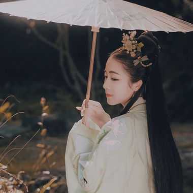 云鶴漢服帶傘頭像，唯美古風(fēng)真人頭像