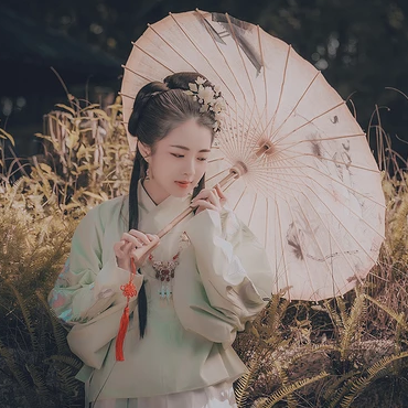 云鶴漢服帶傘頭像，唯美古風(fēng)真人頭像