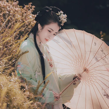 云鶴漢服帶傘頭像，唯美古風(fēng)真人頭像