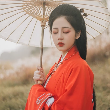 紅衣蒹葭帶傘頭像，唯美古風(fēng)真人頭像