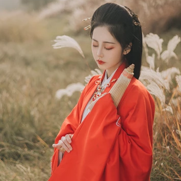 紅衣蒹葭帶傘頭像，唯美古風(fēng)真人頭像