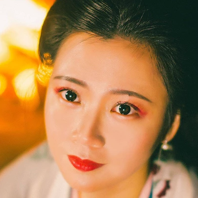 夜晚彈琵琶女生頭像，唯美古風(fēng)真人頭像