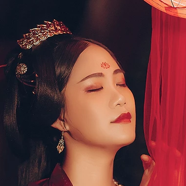 紅衣帶團(tuán)扇女生頭像，唯美古風(fēng)真人頭像