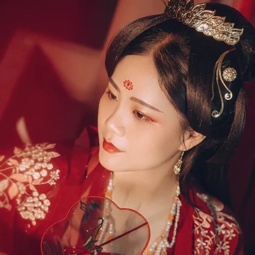 紅衣帶團(tuán)扇女生頭像，唯美古風(fēng)真人頭像
