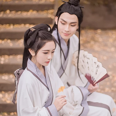 銀杏樹下情侶頭像，唯美古風(fēng)真人頭像