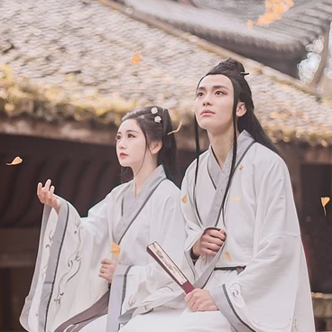 銀杏樹下情侶頭像，唯美古風(fēng)真人頭像