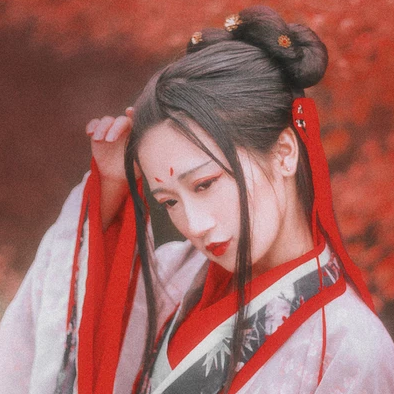 楓葉紅女生頭像，唯美古風真人頭像