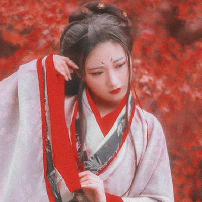 楓葉紅女生頭像，唯美古風真人頭像