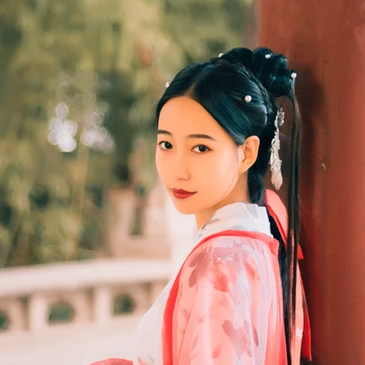 紅紗帶折扇女文藝生頭像，唯美古風(fēng)真人頭像