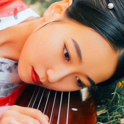 紅紗帶折扇女文藝生頭像，唯美古風(fēng)真人頭像