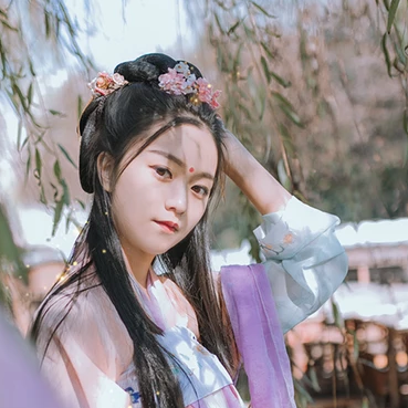 高貴紫衣紅紗帶傘女生頭像，唯美古風(fēng)真人頭像