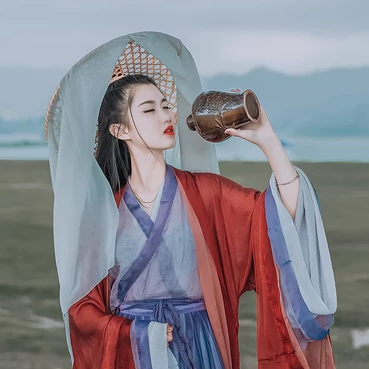 草原喝酒閨蜜頭像，唯美古風(fēng)真人頭像