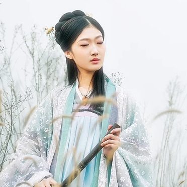 淡藍(lán)色文藝女生頭像，唯美古風(fēng)真人頭像