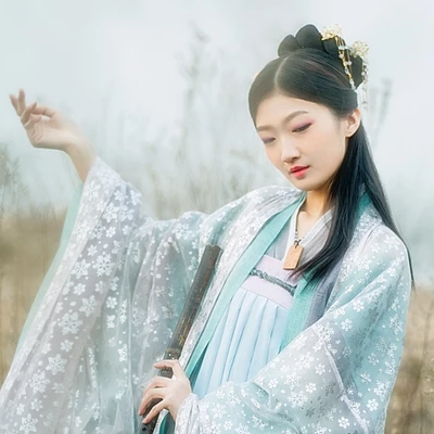 淡藍(lán)色文藝女生頭像，唯美古風(fēng)真人頭像