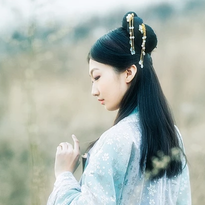 淡藍(lán)色文藝女生頭像，唯美古風(fēng)真人頭像