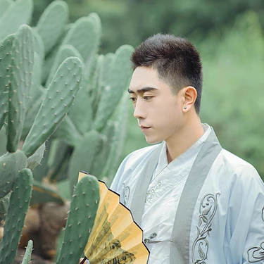 文藝男生帶折扇頭像，唯美古風(fēng)真人頭像