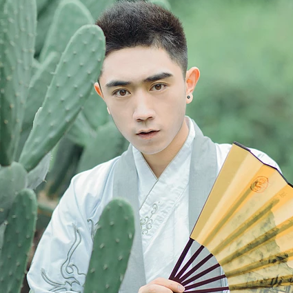 文藝男生帶折扇頭像，唯美古風(fēng)真人頭像