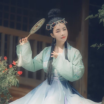 淡雅少女帶團(tuán)扇頭像，唯美古風(fēng)真人頭像