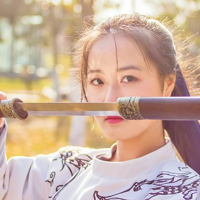 霸氣帶兵器女生頭像，唯美古風(fēng)真人頭像
