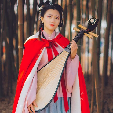 紅色披風帶琵琶文藝頭像，唯美古風真人頭像