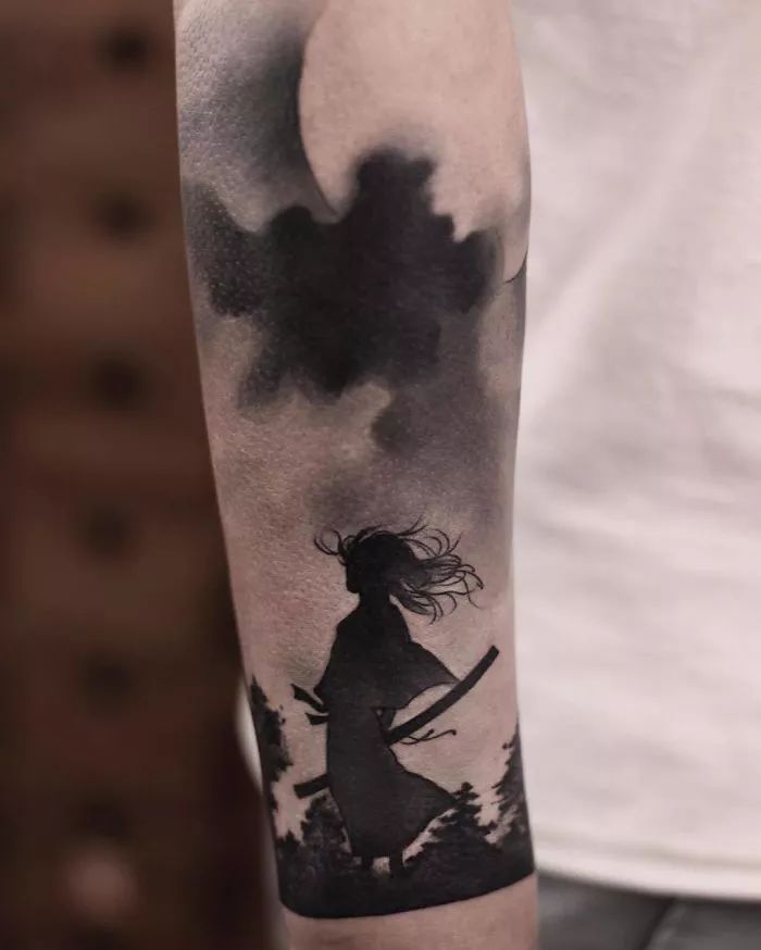 水墨人體彩繪藝術(shù)，傳統(tǒng)國畫與時尚刺青的融合