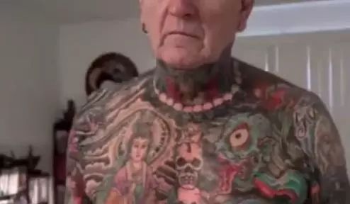 水墨人體彩繪藝術(shù)，傳統(tǒng)國(guó)畫(huà)與時(shí)尚刺青的融合